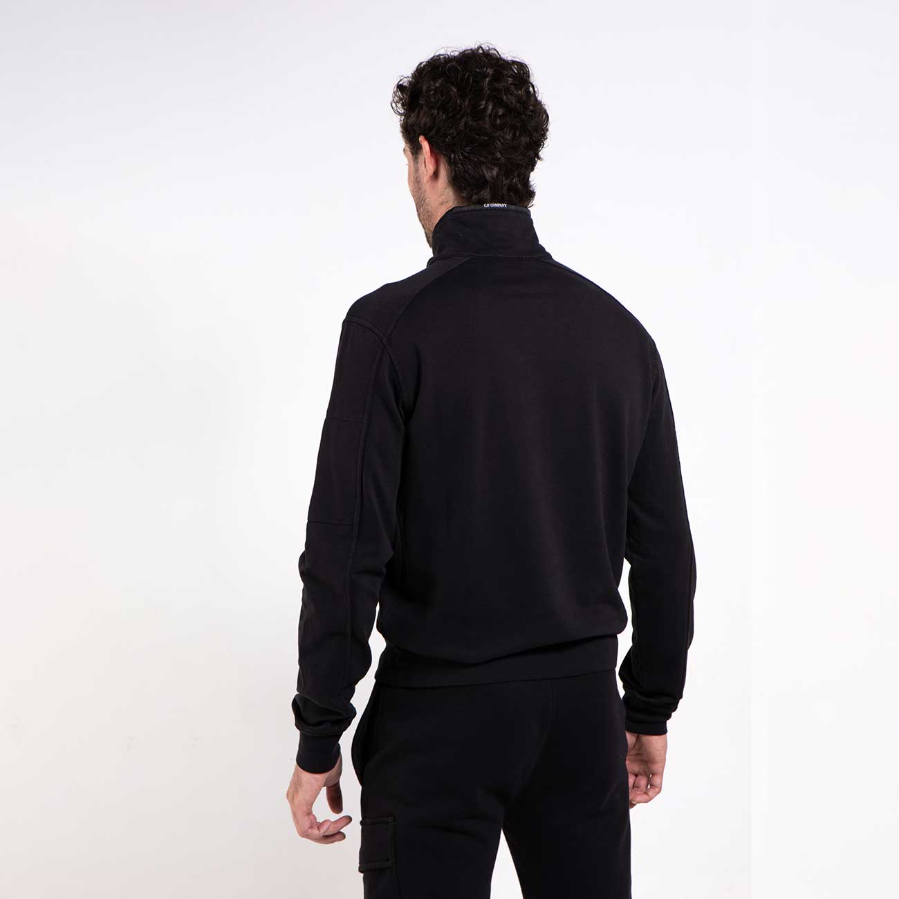 15CMSS035A002246G999-sudadera negra media cremallera cp company