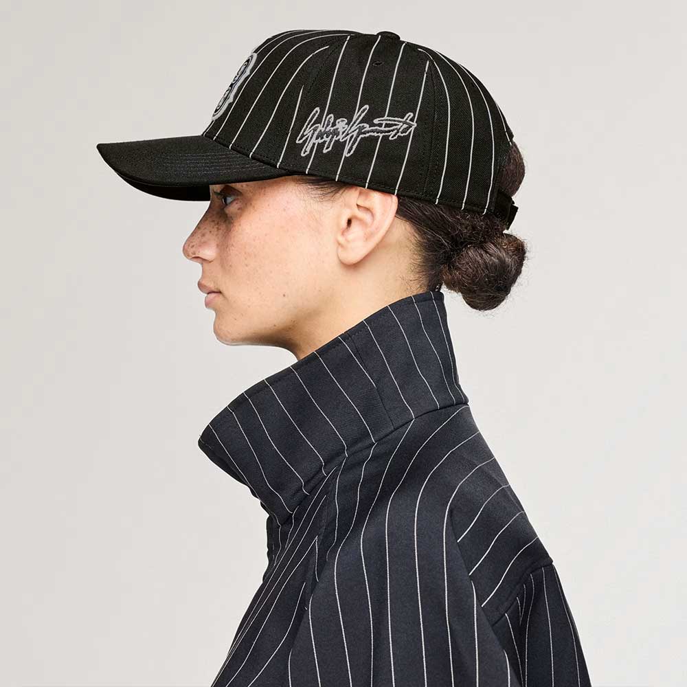 Gorra negra Pinstripe KR8938 Y-3